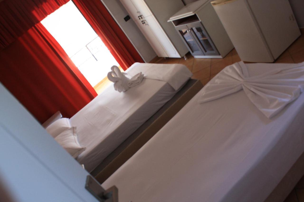 Kanina Hotel&Hostel Sarandë Buitenkant foto