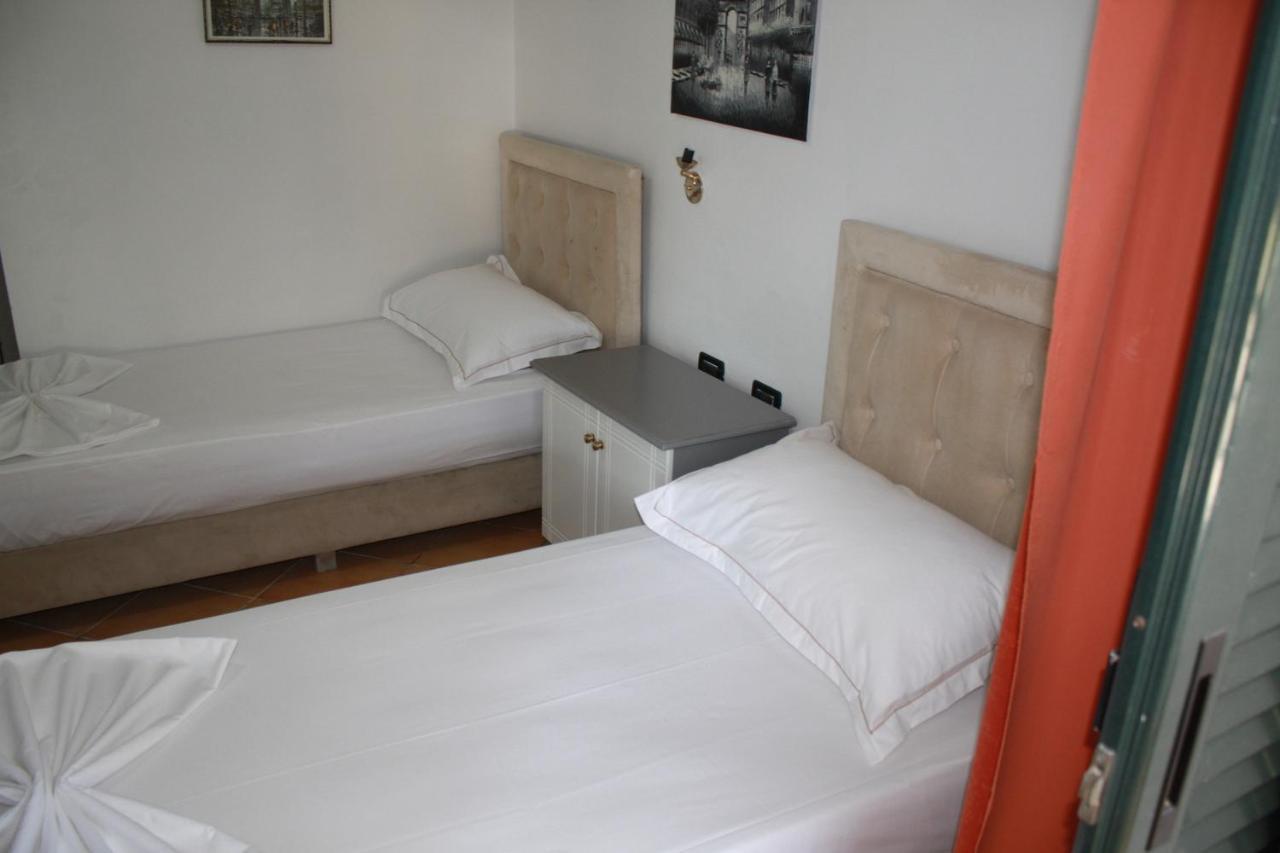 Kanina Hotel&Hostel Sarandë Buitenkant foto